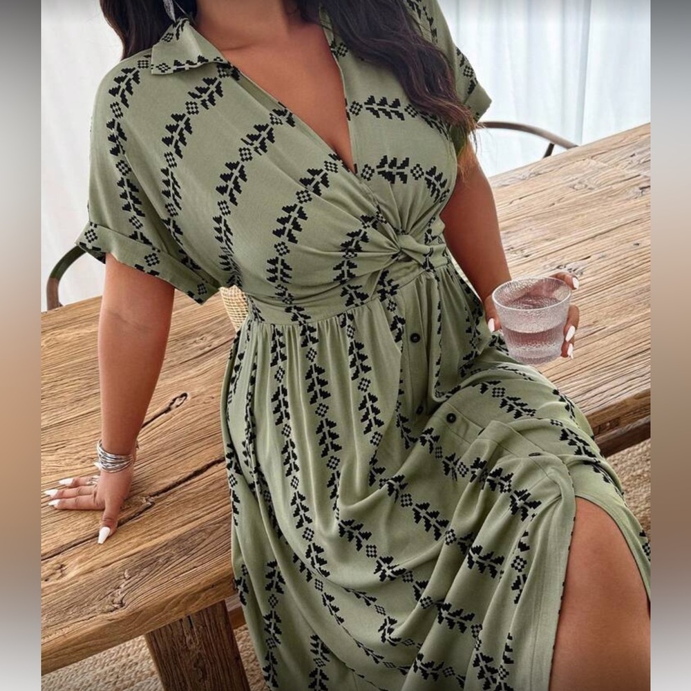 Elegant Green Maxi Dress - Picture 4 of 5